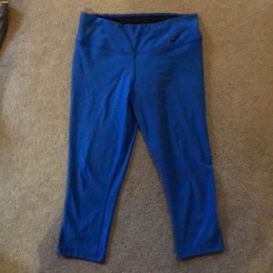 Nike Mid-Calf Leggings size medium